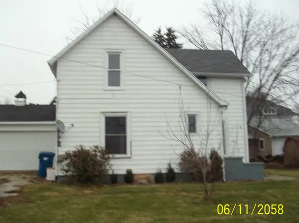 208 N 3rd St, Hoopeston, IL 60942