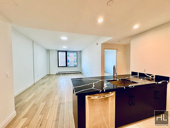 5th image of 3128 Henry Hudson Pkwy E #206