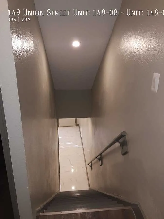 3 bed, 1.5 bath, 1250 sqft, $2,450 — Photo 4