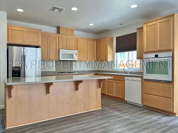 4th image of 654 Jesse Martinez Dr