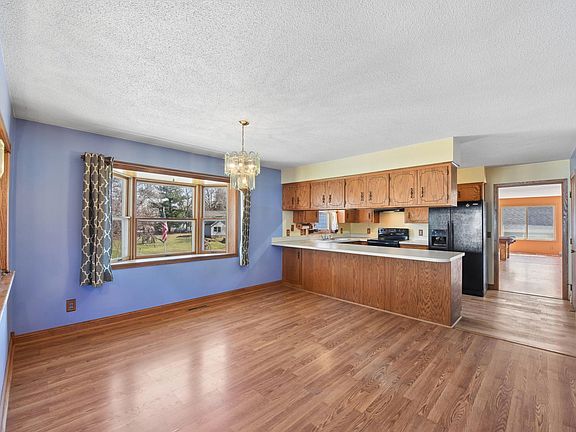 5th image of 113 W 3rd St