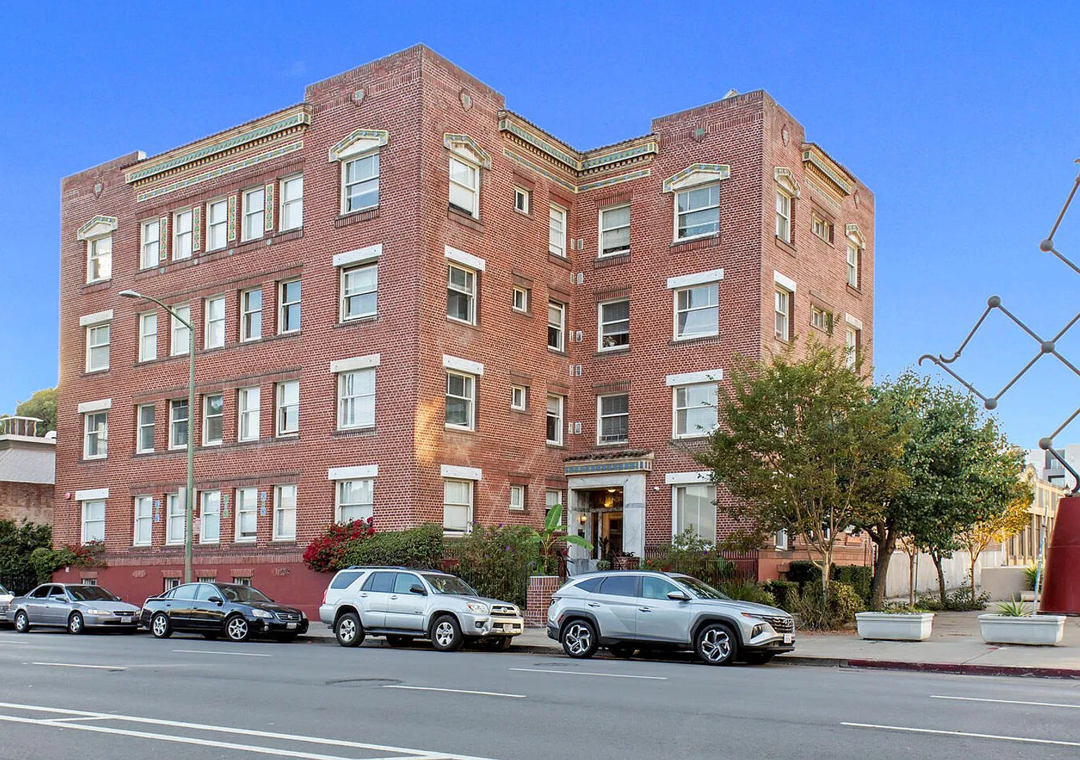 The Townsend Apartments, located at 1029 Oak Street, is a beautiful four-story, historic brick bu... — Photo 1