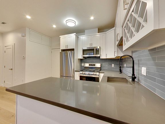 5th image of 1050 Pine St APT 02