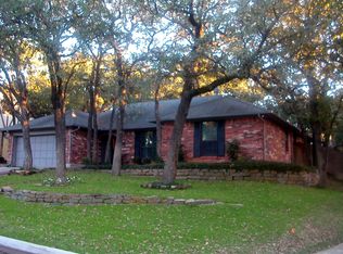 605 Stonehenge Dr, Hurst, TX 76054