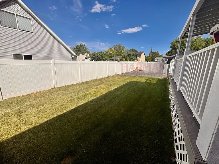 863 S Artesian Rd — Photo 18