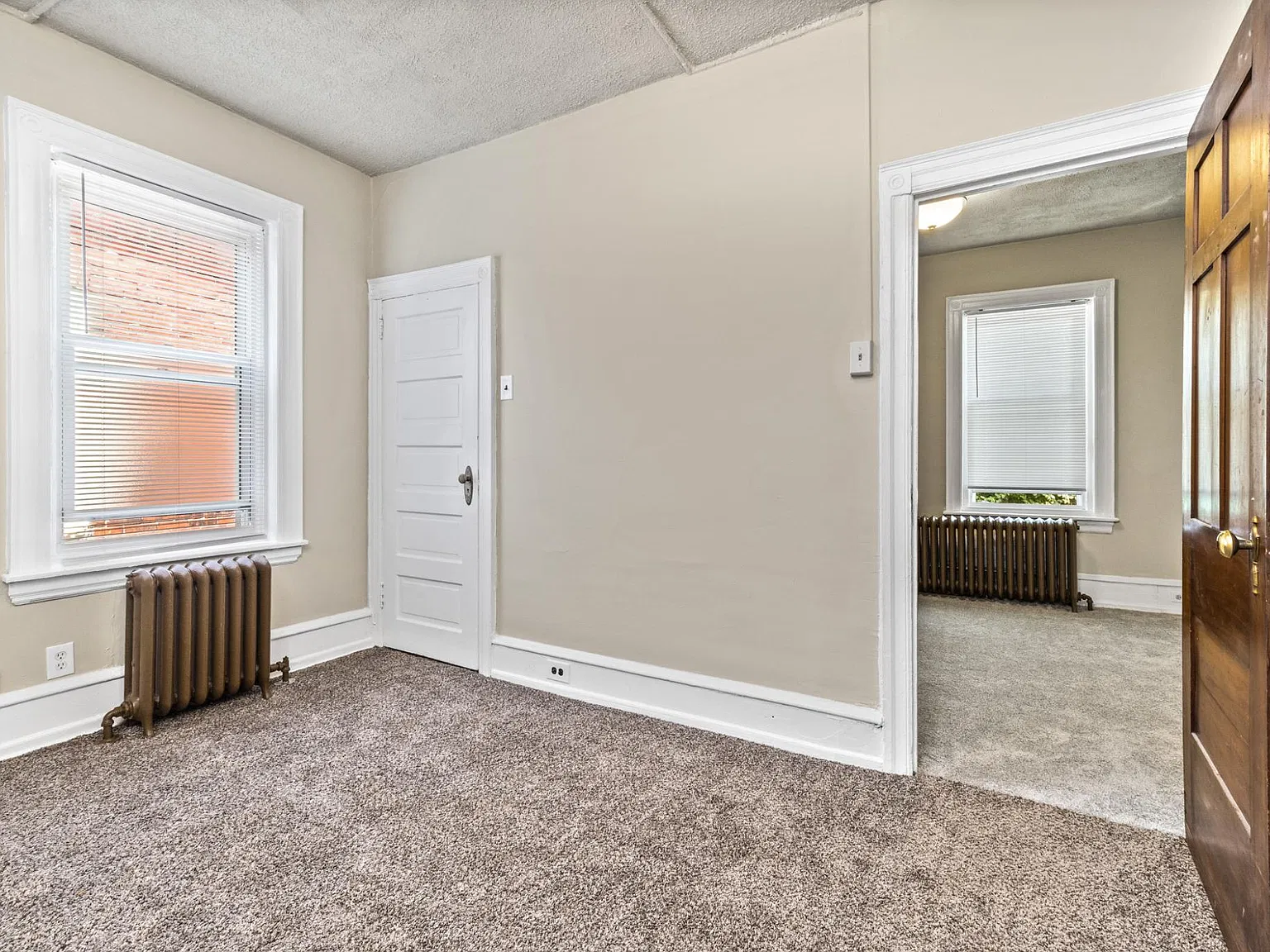 1 bed, 350 sqft, $1,000 — Photo 3