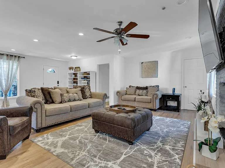 2688 Fleur De Lis Pl — Photo 23
