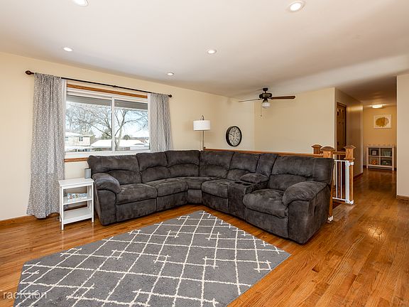 4th image of 6679 Foxtree Ave