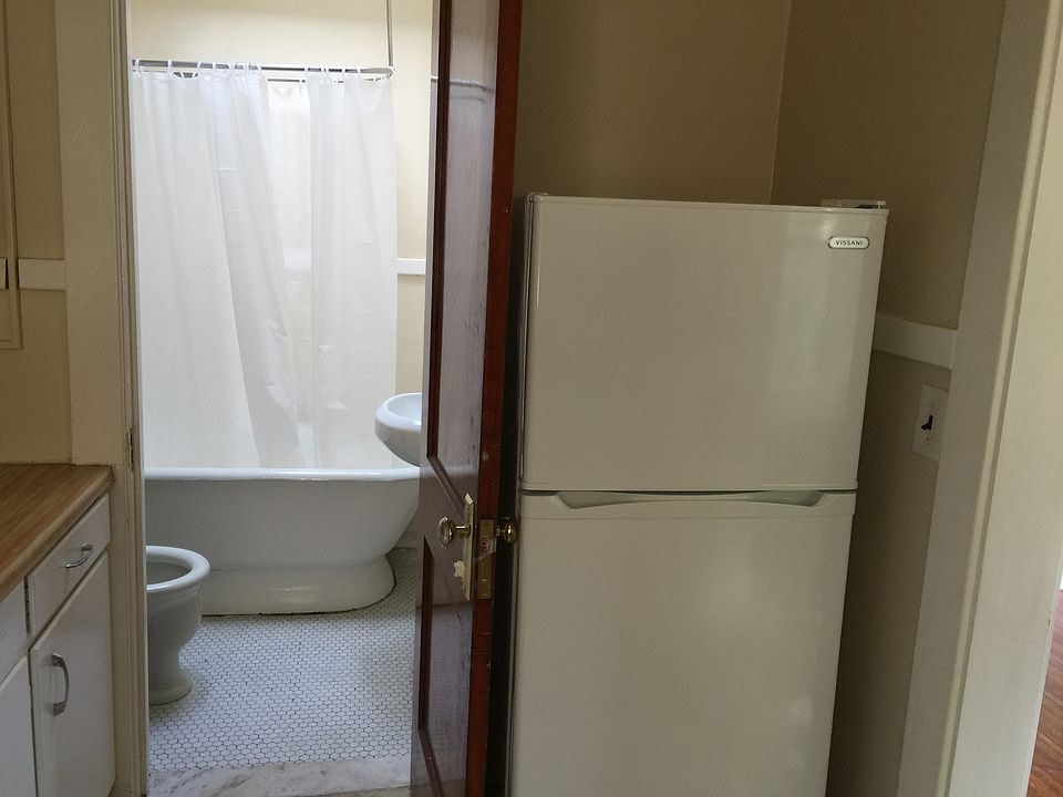 2nd image of 100 Salina St APT 2