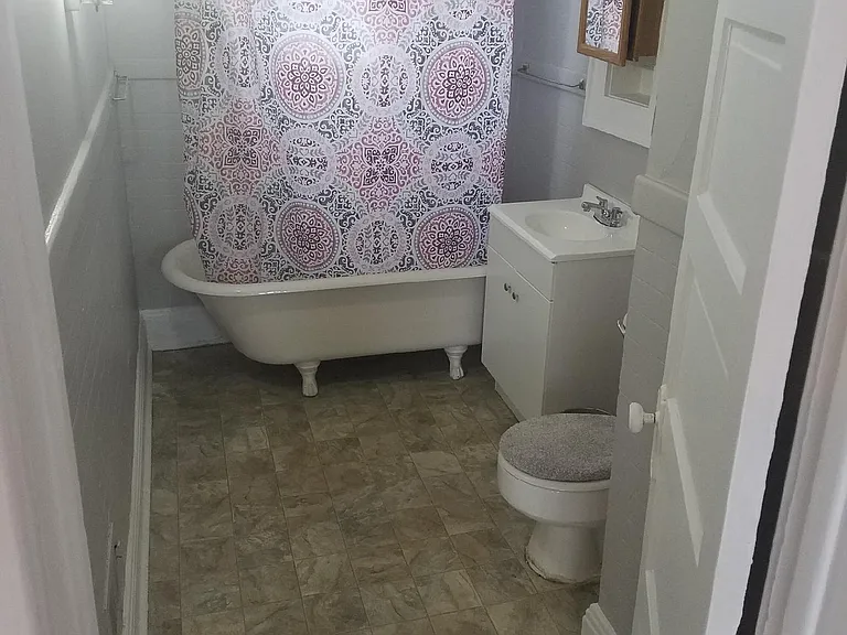 307 Center St #4 — Photo 4
