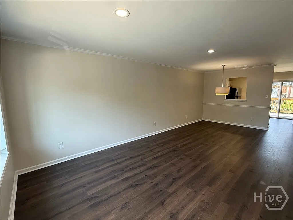 2 bed, 2.5 bath, 1184 sqft, $1,600 — Photo 3