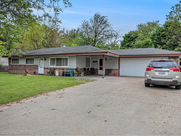 3208 Homestead Dr, Waterford, MI 48329