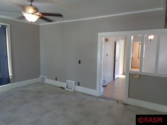 3rd image of 532 1st Ave N