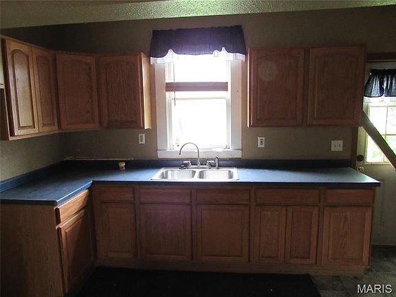 5th image of 806 E Washington Ave