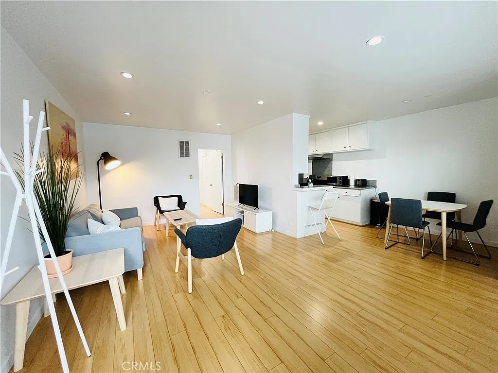 1 bed, 650 sqft, $2,475 — Photo 2