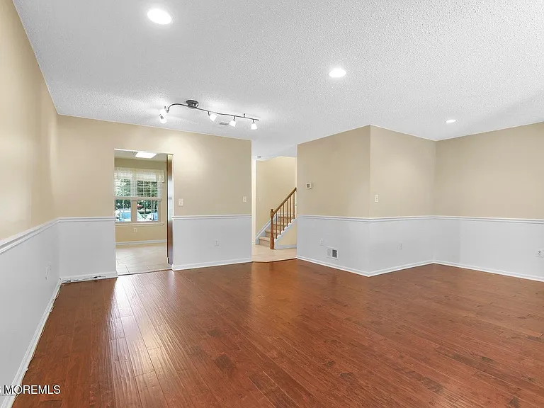 7 Stuart Dr #3 — Photo 9
