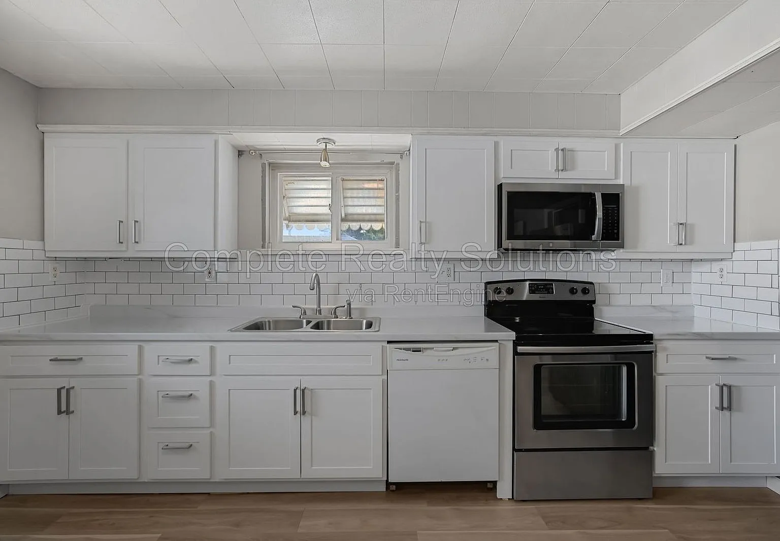 3 bed, 1.0 bath, 970 sqft, $1,185 — Photo 2