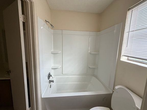 5th image of 16041 Nehru Ave APT C