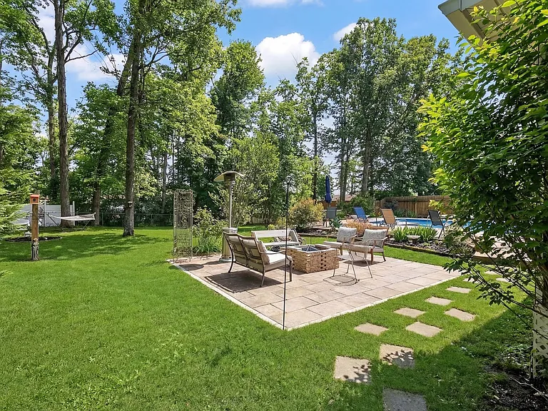 1108 Edgewood Dr NW — Photo 3