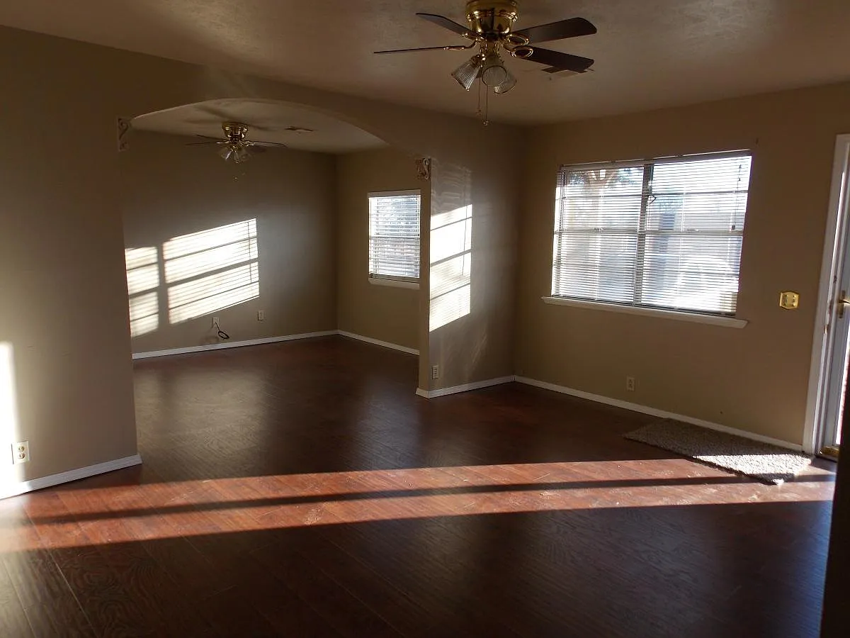 3 bed, 1.5 bath, 1248 sqft, $1,200 — Photo 2