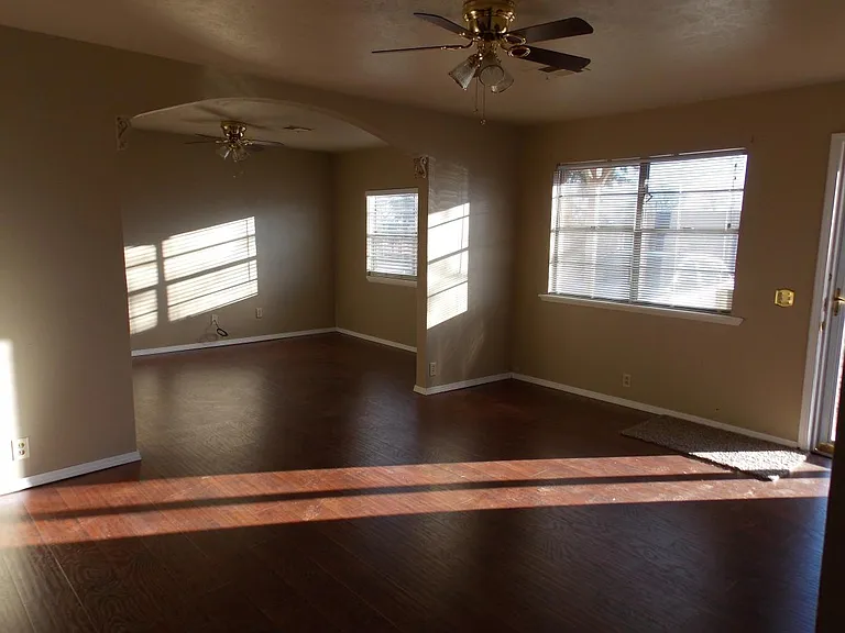 living room/den