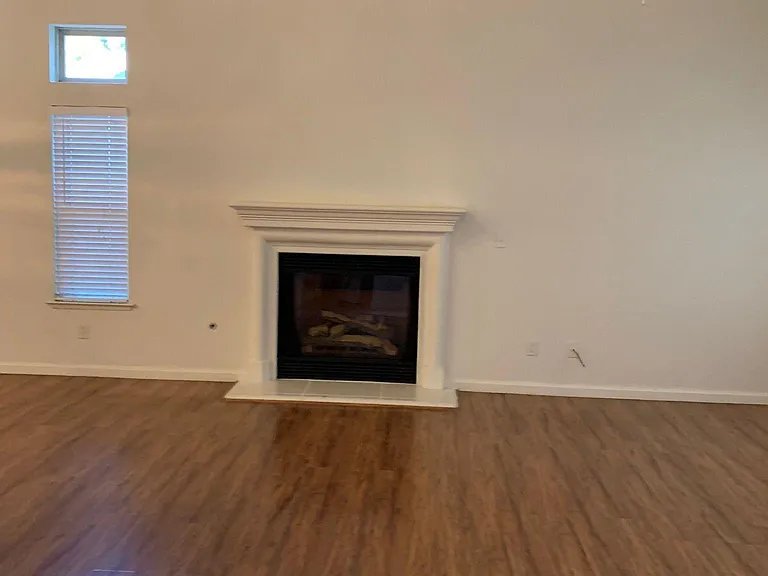 2832 E Cromwell Ave — Photo 13