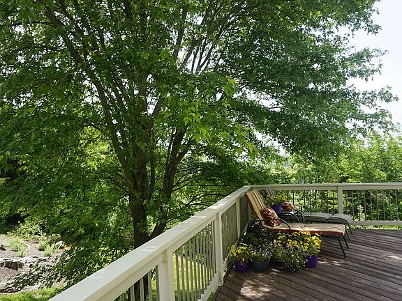 3rd image of 405 Pleasant View Cir