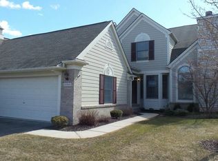 16966 Lochmoor Cir W, Northville, MI 48168