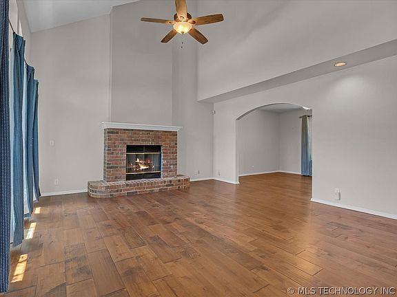 5th image of 2412 W Twin Oaks St
