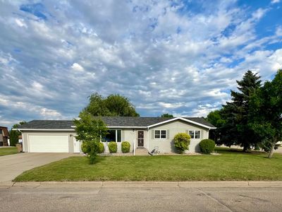 3221 13th St SW, Minot, ND, 58701