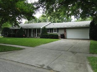 6811 Rexford Dr, Lincoln, NE 68506