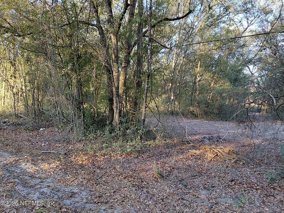 2nd image of 160 PUTNAM LOOP Road