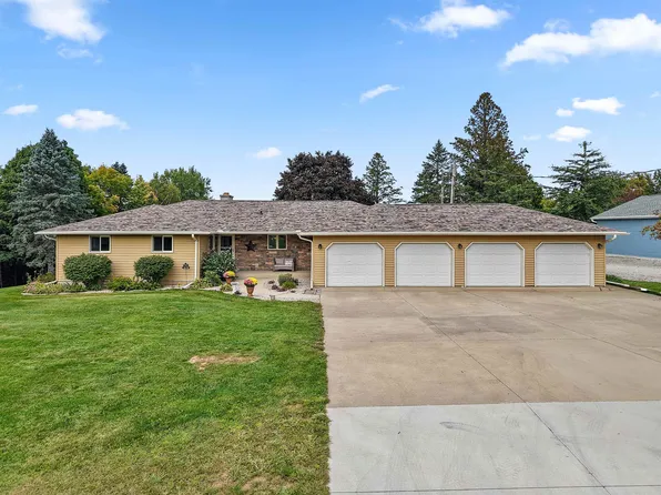 W7610 Grandview Rd, Hortonville, WI 54944