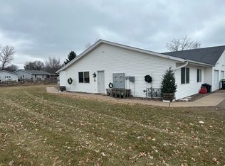 814 Bruce Ct APT B, Menomonie, WI 54751