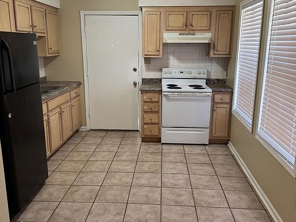 3rd image of 97 Mead St