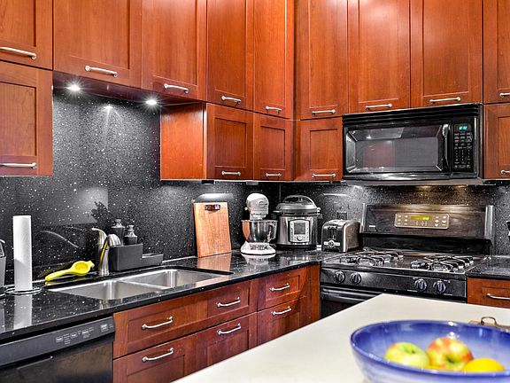 2nd image of 11 S 12th St APT 402