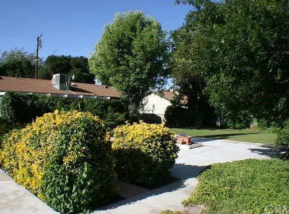 5th image of 566 W 35th St