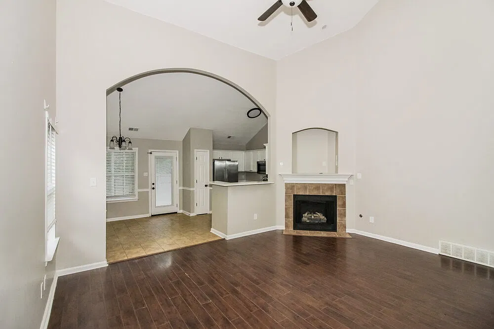 3 bed, 2.5 bath, 1863 sqft, $2,050 — Photo 4