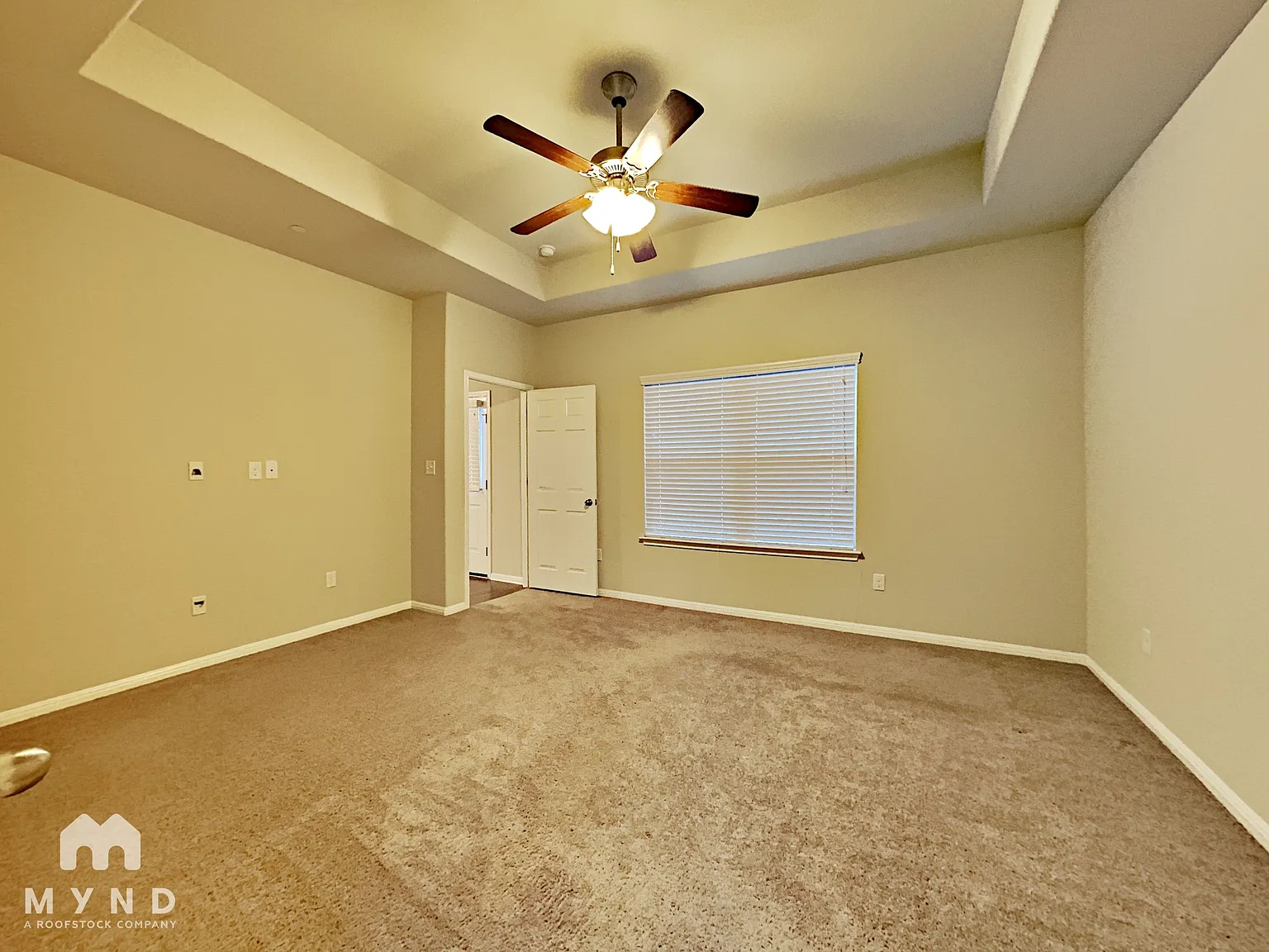 3 bed, 2.0 bath, 1431 sqft, $2,160 — Photo 4