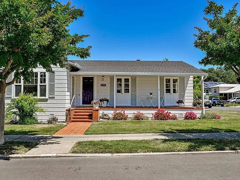 535 Bertola St — Photo 18