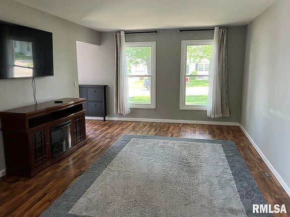 4th image of 180 Arlington Dr