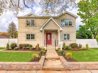 275 Manetto Hill Rd, Plainview, NY 11803