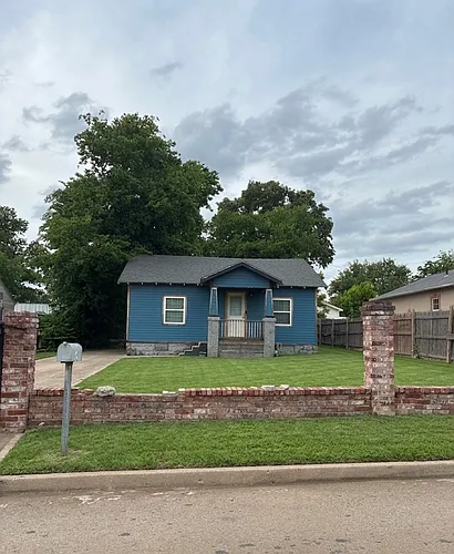 2151 E Oklahoma Pl Photo 1