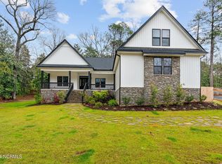 165 Riding Ln, Southern Pines, NC 28387