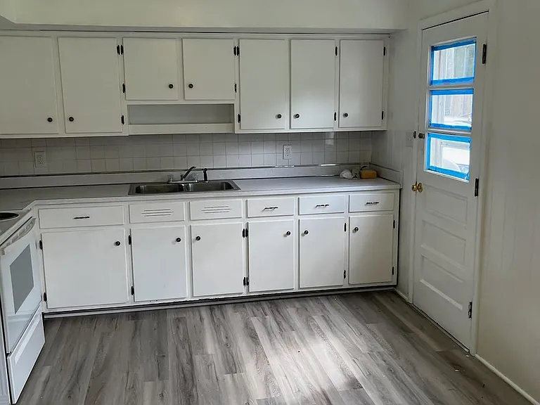 1107 Pine Hall Rd #8 — Photo 2