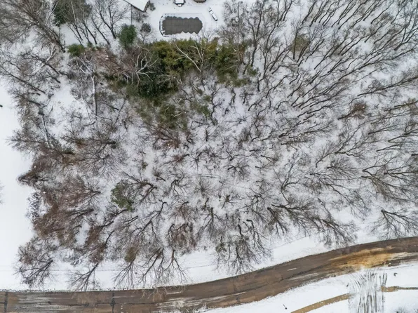 1980 N Donna Dr, Stevensville, MI 49127