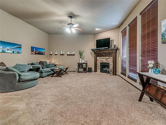5th image of 708 Samantha Ln