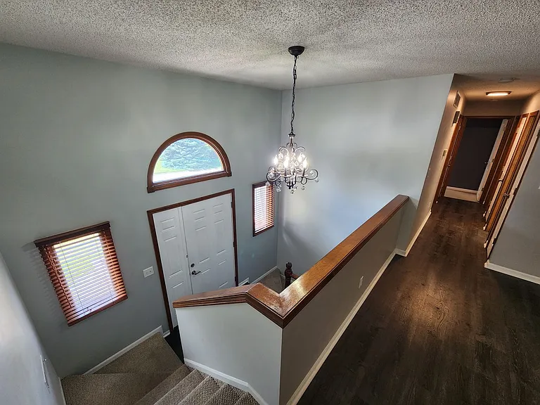 1904 Crescent Dr — Photo 6