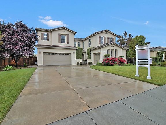 3rd image of 161 Fennel Ct
