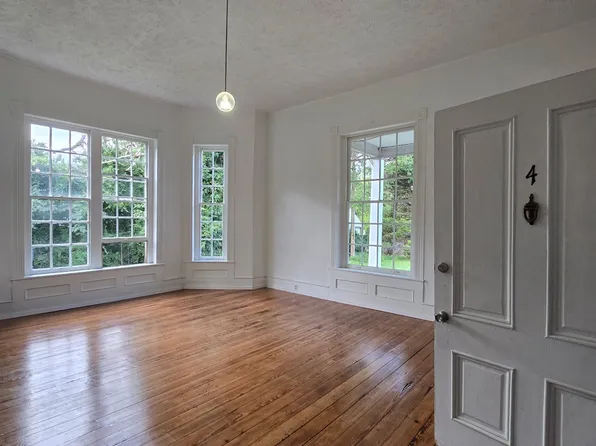 105 Harding St APT 1, Halifax, VA 24558